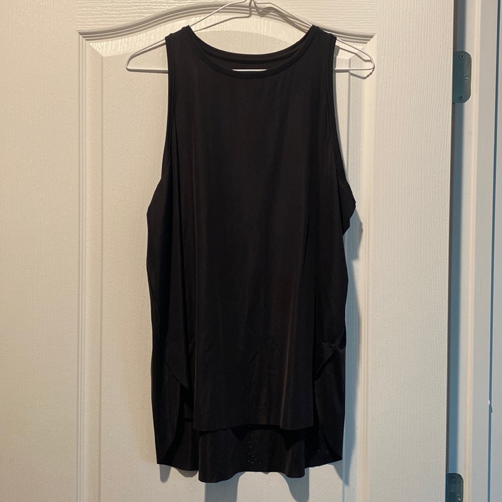 Black fitness tank